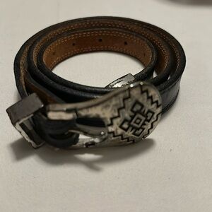 Nocona Sz 30 leather belt .5-1.0” wide, 27-31” holes
Overall 32.5” length
